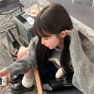远方的魔法树海报